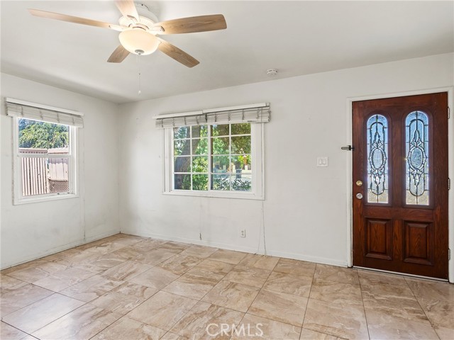 2215 N Brighton Street, Burbank CA: https://media.crmls.org/medias/1ee87dd3-bc53-40c4-9f31-1ce59b2e5579.jpg