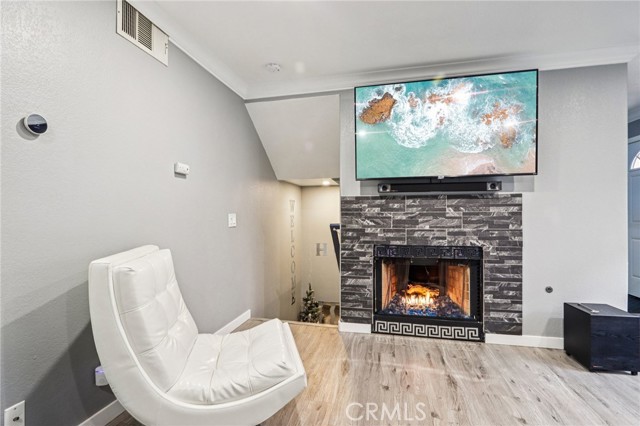 Detail Gallery Image 9 of 39 For 15928 Hunsaker #7,  Paramount,  CA 90723 - 3 Beds | 3 Baths