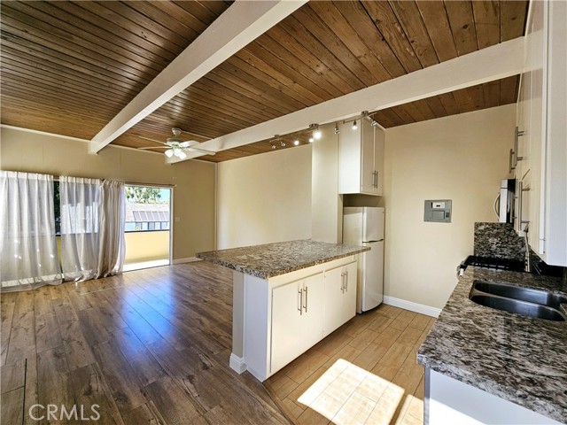 Detail Gallery Image 10 of 20 For 350 Loma Terrace #B,  Laguna Beach,  CA 92651 - 1 Beds | 1 Baths