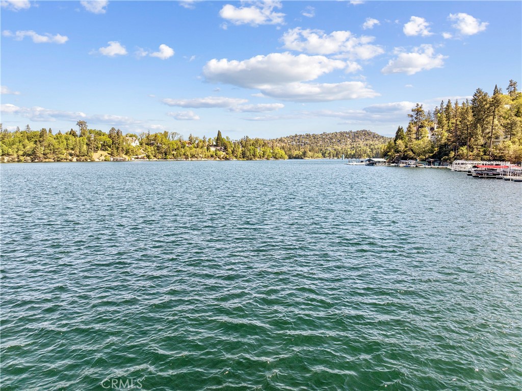 https://media.crmls.org/medias/1ee9dd26-f913-48c1-9139-09cd83c4003b.jpg?preset=X-Large