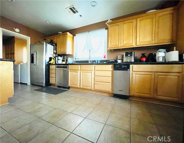 Detail Gallery Image 3 of 26 For 7957 Sausalito Ave, West Hills,  CA 91304 - 5 Beds | 2 Baths