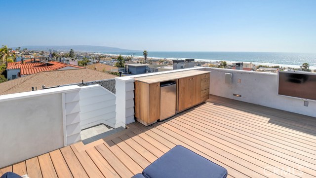 2545 Myrtle Avenue, Hermosa Beach, California 90254, 5 Bedrooms Bedrooms, ,5 BathroomsBathrooms,Residential,Sold,Myrtle,SB17078521