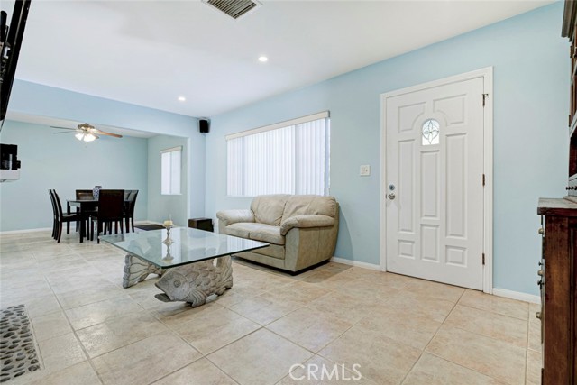 Detail Gallery Image 10 of 54 For 6648 Gaviota Ave, Lake Balboa,  CA 91406 - 4 Beds | 4 Baths