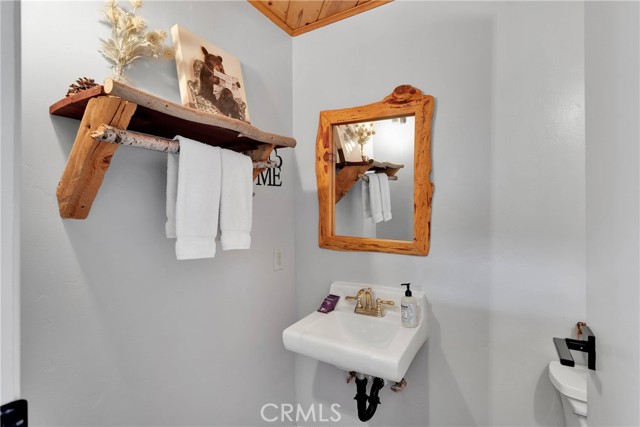 825 Grass Valley Road, Lake Arrowhead CA: https://media.crmls.org/medias/1eeaca9b-487c-417b-ac5f-a714eae0816e.jpg