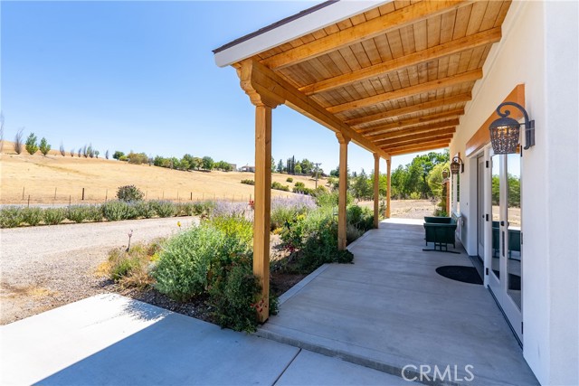 1875 Rancho Lomas Way, San Miguel CA: https://media.crmls.org/medias/1eead3c5-3437-44d4-86f4-9afe5f5b9109.jpg
