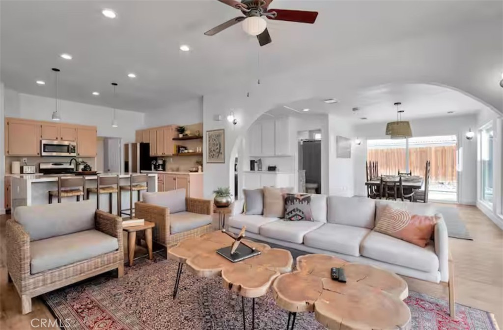 MLS #OC25251150 image #1