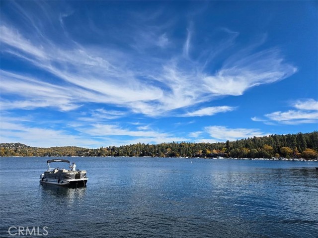 Detail Gallery Image 2 of 6 For 1536 Yosemite Dr, Lake Arrowhead,  CA 92352 - 4 Beds | 3 Baths