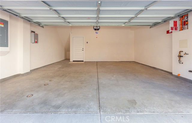 150 Bridle Drive, Burbank CA: https://media.crmls.org/medias/1eecb20c-c644-4850-9dd4-f567e13ec38c.jpg