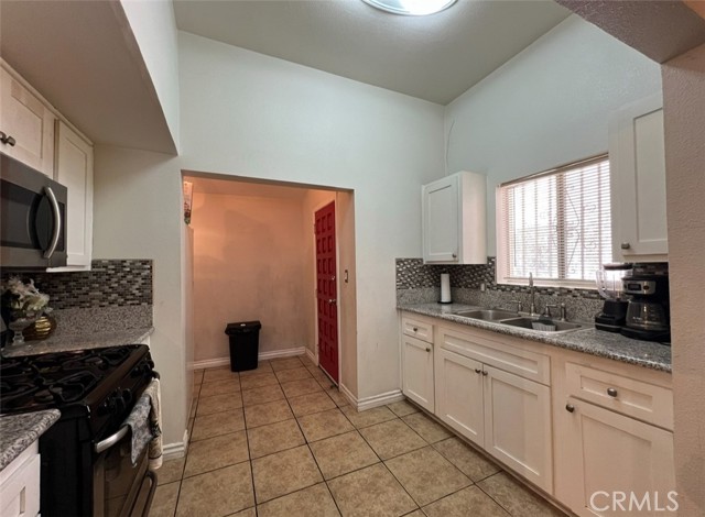 2619 Trinity Street, Los Angeles CA: https://media.crmls.org/medias/1eece610-a9ee-4716-9b87-50b78ea60b08.jpg