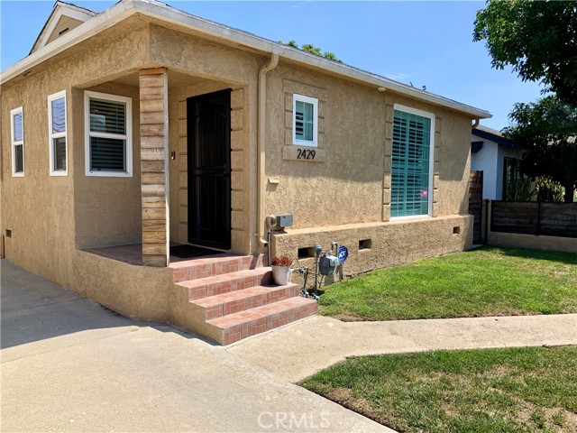 Detail Gallery Image 1 of 31 For 2429 Exposition Pl, Los Angeles,  CA 90018 - 3 Beds | 2 Baths