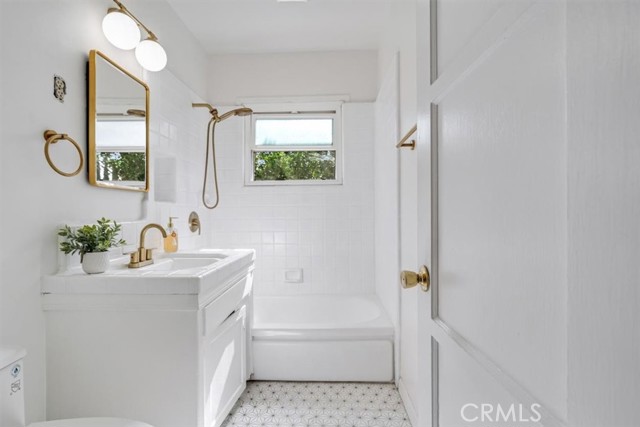 Detail Gallery Image 17 of 29 For 2215 Marigold Pl, San Diego,  CA 92105 - 3 Beds | 1 Baths