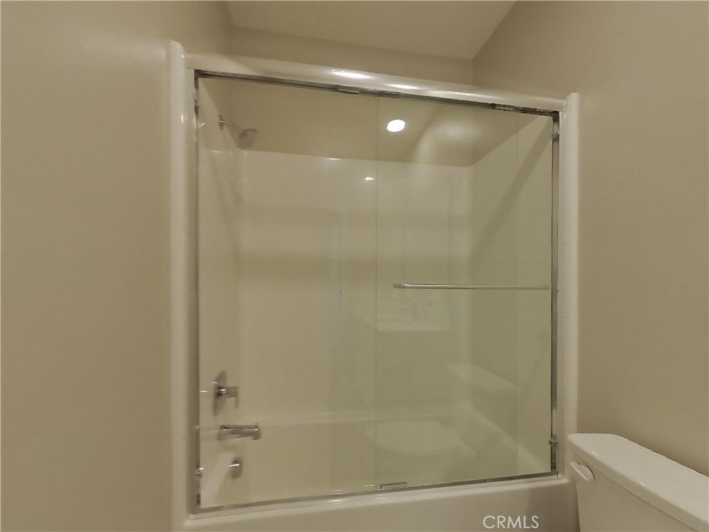 https://media.crmls.org/medias/1eee4c22-12f6-419d-9055-ce528535652b.jpg?preset=X-Large