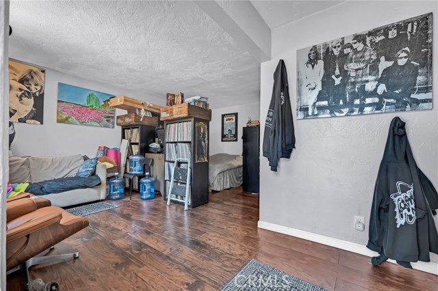 2660 Newell Street, County - Los Angeles CA: https://media.crmls.org/medias/1eee5ff3-d6d7-47b9-9f10-dafabf54798e.jpg