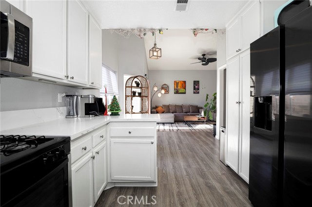 Detail Gallery Image 12 of 36 For 42302 58th, Lancaster,  CA 93536 - 4 Beds | 3 Baths