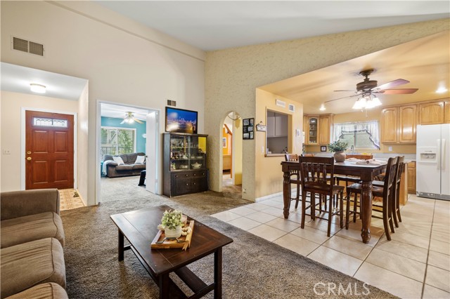 Detail Gallery Image 3 of 32 For 28004 Lakehurst Ave, Canyon Country,  CA 91351 - 4 Beds | 2 Baths