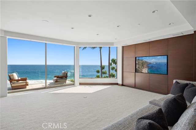 Detail Gallery Image 8 of 11 For 88 Emerald, Laguna Beach,  CA 92651 - 5 Beds | 6/1 Baths