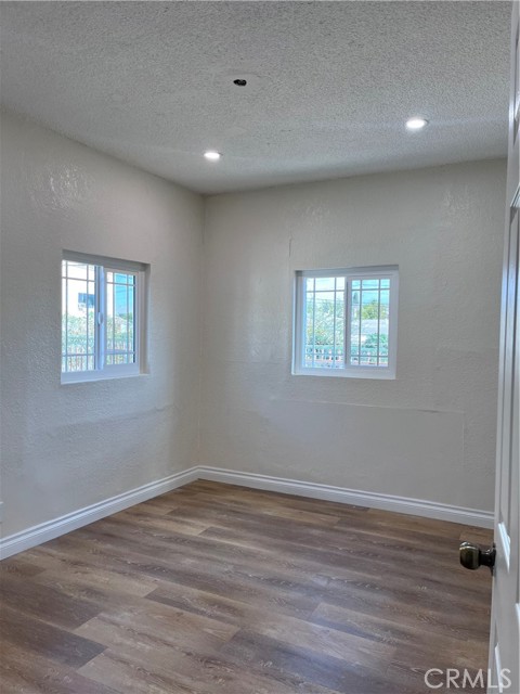 Detail Gallery Image 4 of 6 For 2853 6th St #1,  Los Angeles,  CA 90023 - 3 Beds | 1 Baths