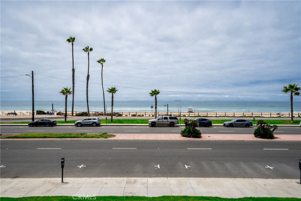 https://media.crmls.org/medias/1ef04b63-d392-42e1-bfbf-918019a5dd8b.jpg?preset=X-Large