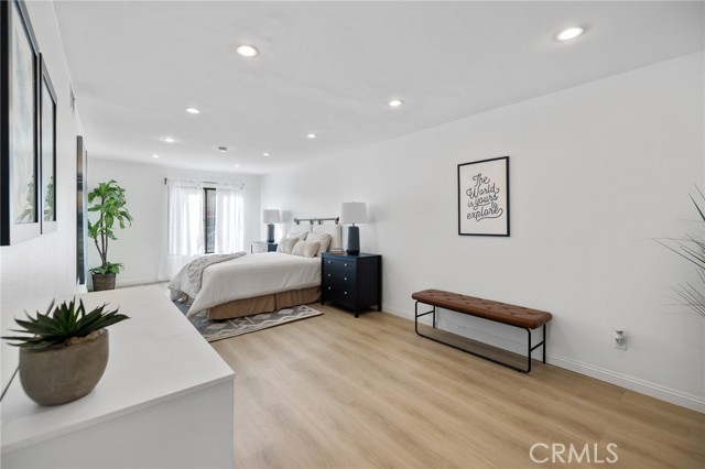 1940 N Highland Avenue, Los Angeles CA: https://media.crmls.org/medias/1ef11799-41af-4415-8525-cc23dd6acca5.jpg