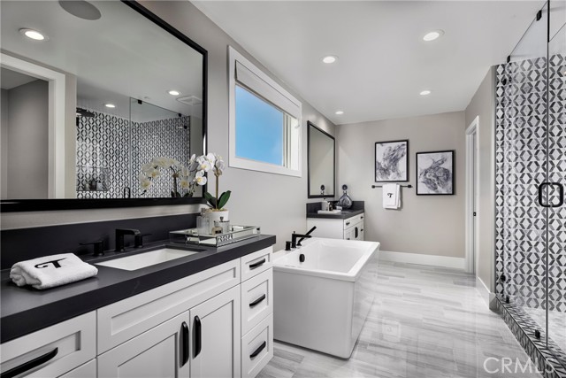 Detail Gallery Image 9 of 15 For 113 Apron, Irvine,  CA 92618 - 5 Beds | 5 Baths