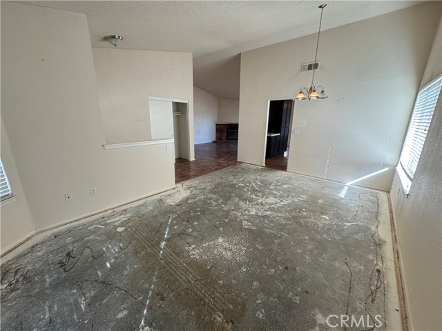 Detail Gallery Image 7 of 53 For 6133 Katrina Pl, Palmdale,  CA 93552 - 4 Beds | 2 Baths