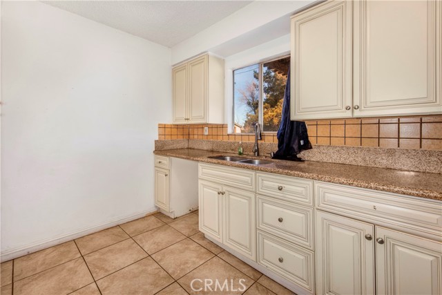 Detail Gallery Image 12 of 46 For 12509 9th Ave, Victorville,  CA 92395 - 4 Beds | 2 Baths