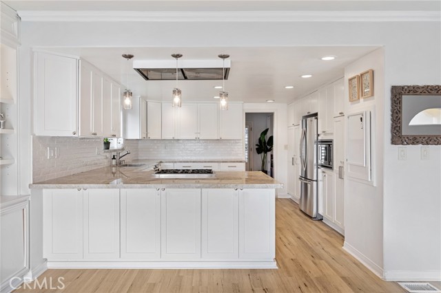 202 Lucia Avenue, Redondo Beach, California 90277, 5 Bedrooms Bedrooms, ,3 BathroomsBathrooms,Residential,Sold,Lucia,SB21191520