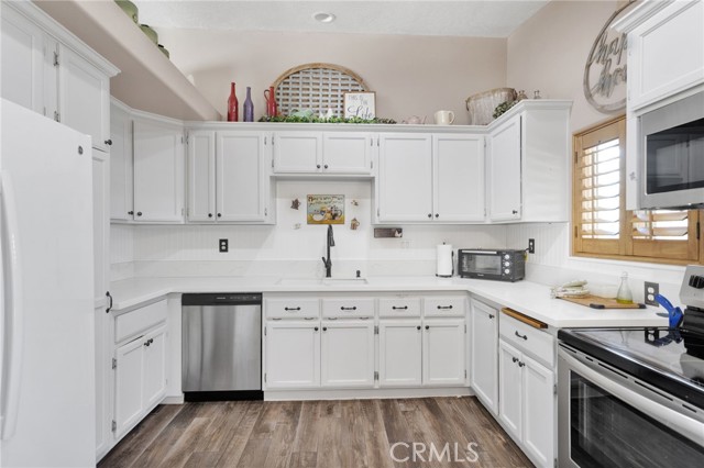 Detail Gallery Image 32 of 69 For 6297 Coleridge, Oak Hills,  CA 92344 - 7 Beds | 4 Baths