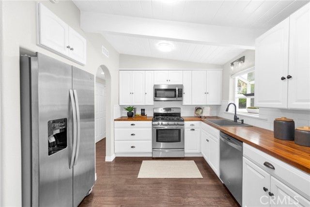9 W Avenida Cornelio, San Clemente CA: https://media.crmls.org/medias/1ef2b035-34fb-4dde-9833-2964589aacd1.jpg