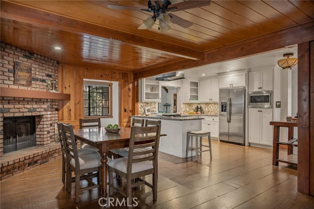 Detail Gallery Image 3 of 38 For 27902 Squirrel, Lake Arrowhead,  CA 92352 - 3 Beds | 2 Baths