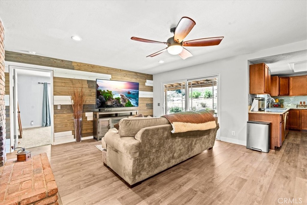 MLS #OC25158307 img 9