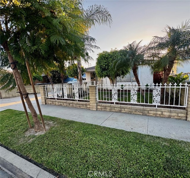 Detail Gallery Image 4 of 12 For 18117 Seine Ave, Artesia,  CA 90701 - 3 Beds | 2 Baths