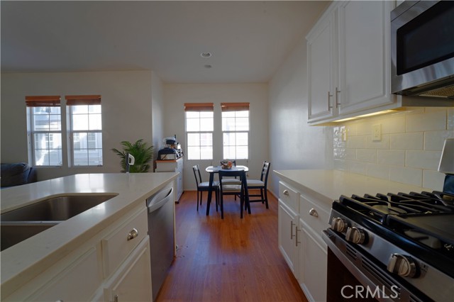 Detail Gallery Image 11 of 23 For 23420 Waterway Ln #14,  Valencia,  CA 91355 - 3 Beds | 2 Baths