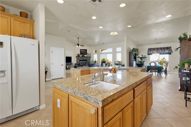 Detail Gallery Image 13 of 43 For 460 Solano Rd, Pinon Hills,  CA 92372 - 4 Beds | 3/1 Baths