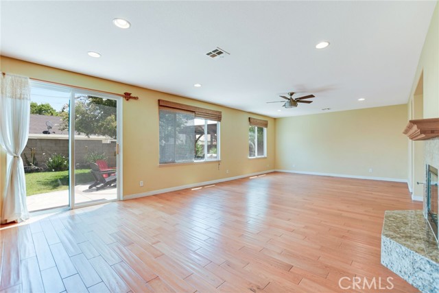 12139 Serra Avenue, Chino CA: https://media.crmls.org/medias/1ef46761-0da8-4fef-b6eb-e90f2c8f0356.jpg