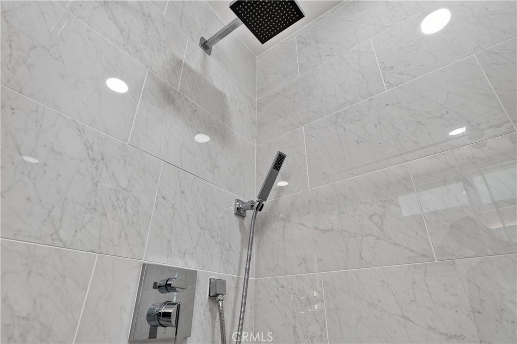 https://media.crmls.org/medias/1ef47ef3-b973-49b0-ab3d-a5330fd15b1b.jpg?preset=X-Large