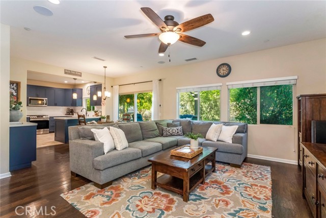 17138 Hickory Ridge Court, Canyon Country CA: https://media.crmls.org/medias/1ef5c3b3-22a8-4dc4-ad8b-0e92e65122d1.jpg