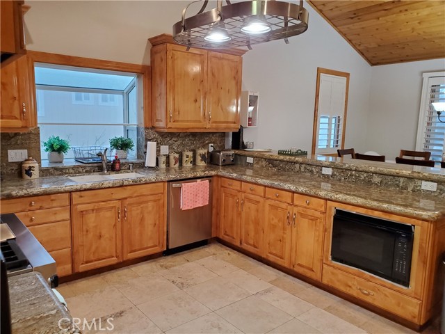 Detail Gallery Image 23 of 65 For 30034 Magic Dr, Running Springs,  CA 92382 - 3 Beds | 2/1 Baths
