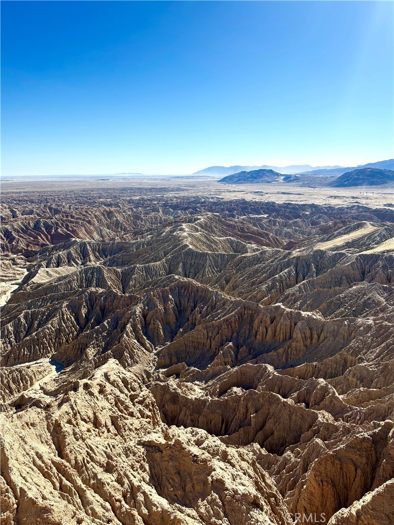 https://media.crmls.org/medias/1ef5f351-3f9a-454e-b1d6-ef0a776add3e.jpg?preset=X-Large