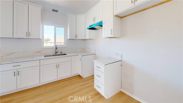 15722 Sago Road, Apple Valley CA: https://media.crmls.org/medias/1ef72bd9-e3ab-4bb0-9dad-aba76498d196.jpg
