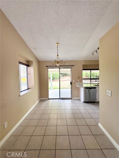 39761 Rustic Glen Drive, Temecula CA: https://media.crmls.org/medias/1ef72fb2-ab33-4429-9566-7a95d1416f1a.jpg