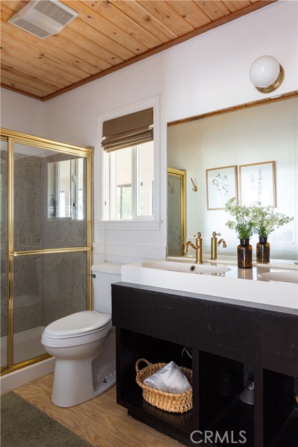 Detail Gallery Image 16 of 39 For 2000 Baldwin Lake Rd, Big Bear City,  CA 92314 - 4 Beds | 2 Baths