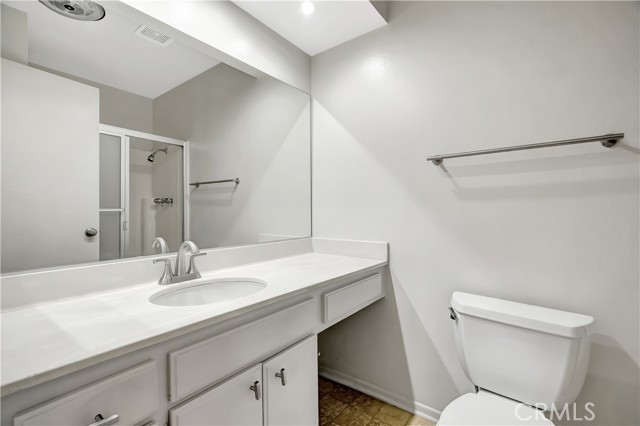 Detail Gallery Image 12 of 24 For 7308 Corbin Ave #G,  Reseda,  CA 91335 - 2 Beds | 2 Baths