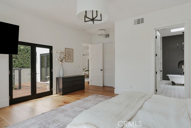 5142 Brynhurst Avenue, Los Angeles CA: https://media.crmls.org/medias/1ef84d97-5327-44ba-a0ed-dcf23a328a5d.jpg