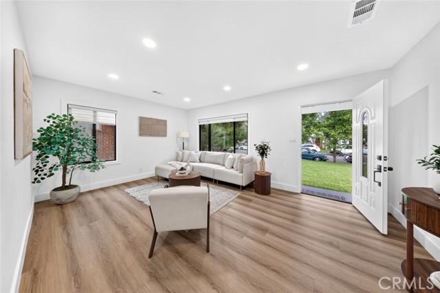3 Bed Home for Sale in Sun Valley, California