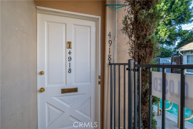 Detail Gallery Image 1 of 18 For 4918 Cahuenga Bld, North Hollywood,  CA 91601 - 3 Beds | 2 Baths