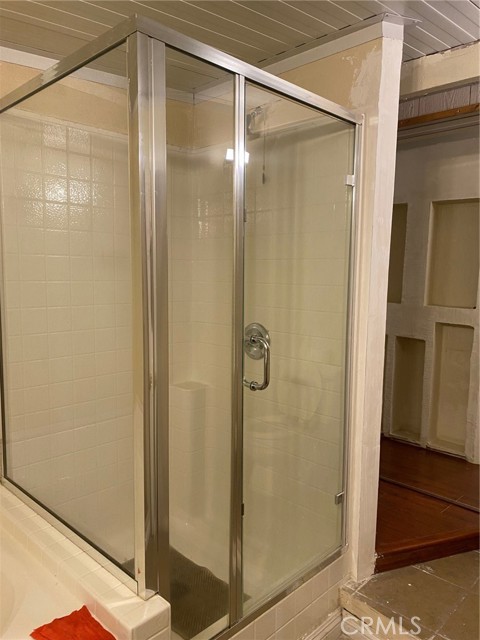 3rd Batroom-walk in shower