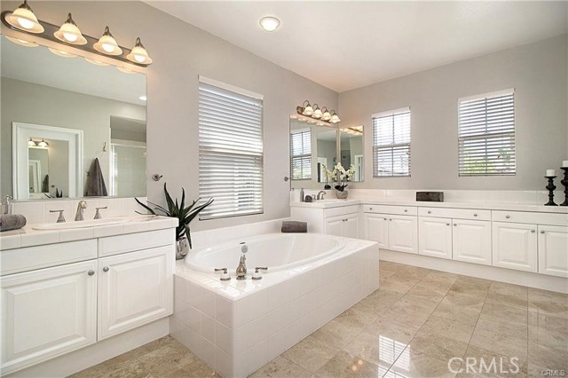 16 Monrovia, Irvine CA: https://media.crmls.org/medias/1efb2842-eb68-47e4-ba2b-3fde0264f545.jpg
