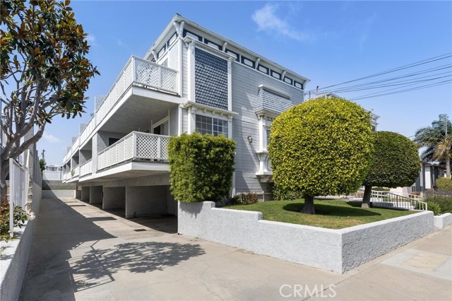 Detail Gallery Image 2 of 36 For 1421 12th St #1,  Manhattan Beach,  CA 90266 - 2 Beds | 2/1 Baths
