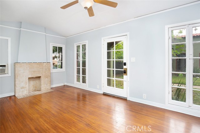 455 E Sacramento Street, Altadena CA: https://media.crmls.org/medias/1efc1fa9-4547-4da3-9699-32ff476befb6.jpg